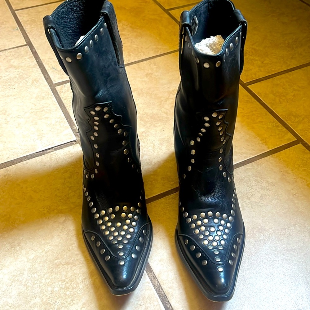 Ladies Harley Davidson studded boots 👢